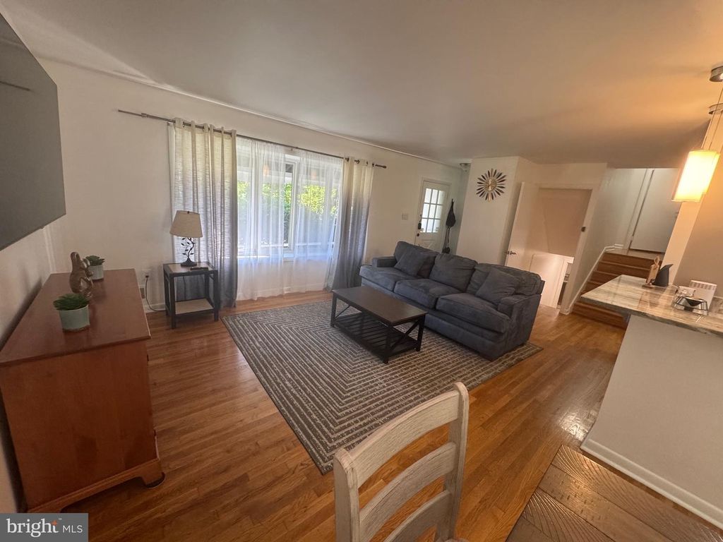 Image 13 of property listing at 13607 GRENOBLE DR, Rockville, MD 20853