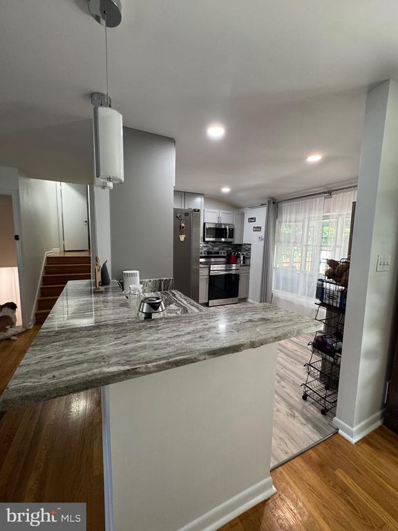 Image 18 of property listing at 13607 GRENOBLE DR, Rockville, MD 20853