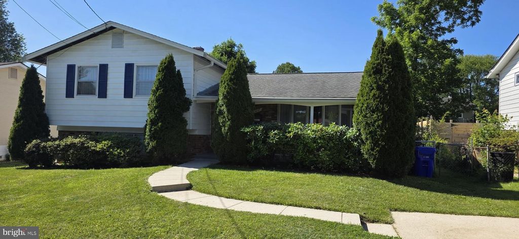 Image 2 of property listing at 13607 GRENOBLE DR, Rockville, MD 20853