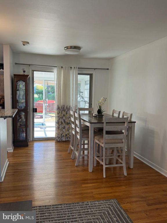 Image 21 of property listing at 13607 GRENOBLE DR, Rockville, MD 20853