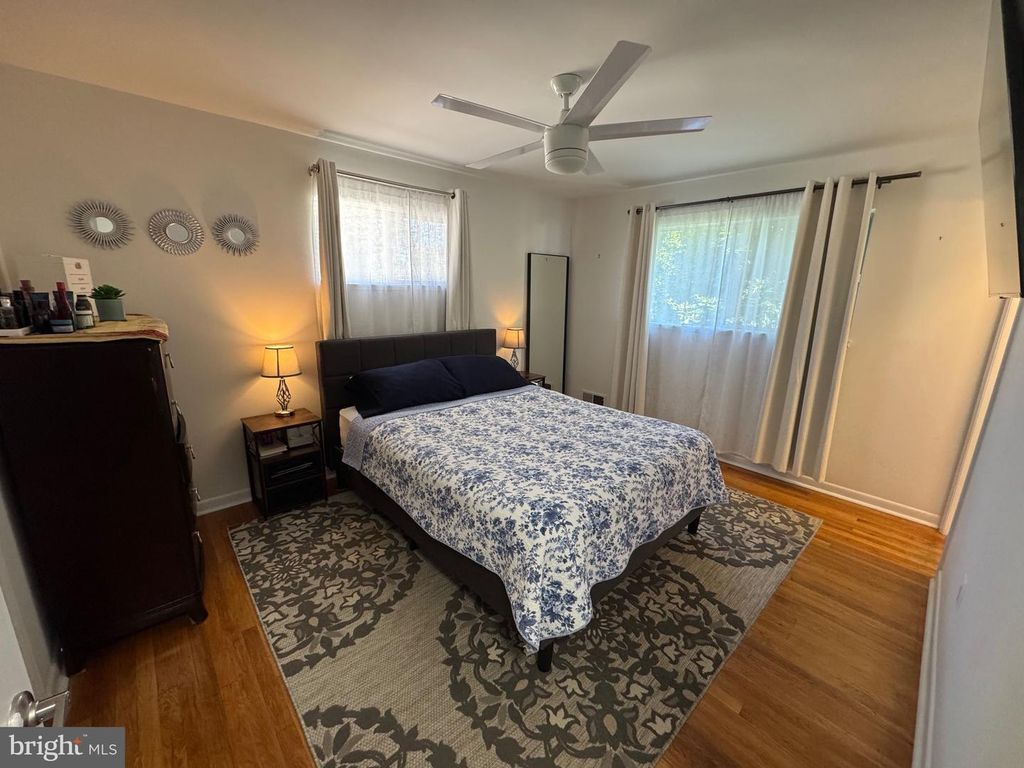 Image 22 of property listing at 13607 GRENOBLE DR, Rockville, MD 20853