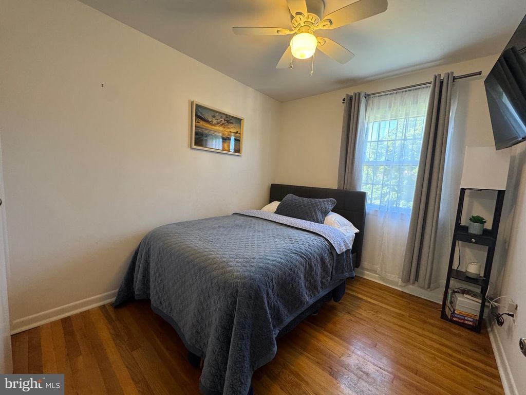Image 27 of property listing at 13607 GRENOBLE DR, Rockville, MD 20853
