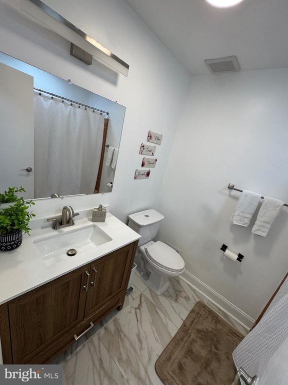 Image 28 of property listing at 13607 GRENOBLE DR, Rockville, MD 20853