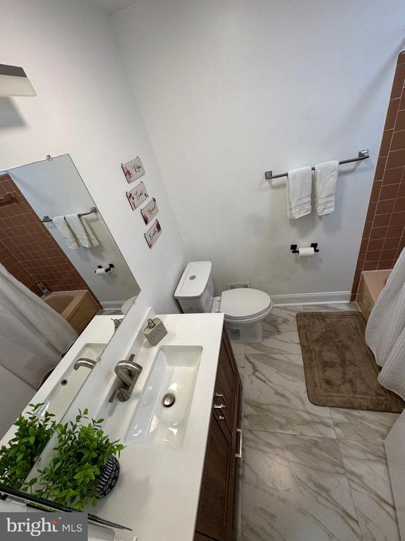 Image 29 of property listing at 13607 GRENOBLE DR, Rockville, MD 20853