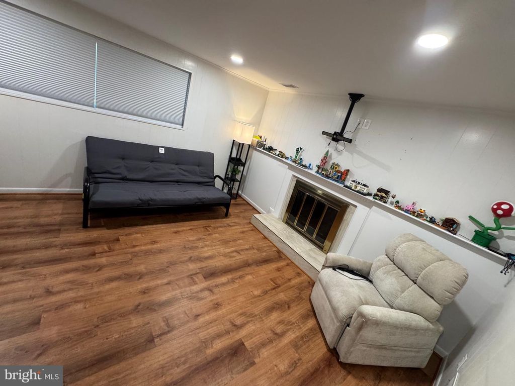 Image 31 of property listing at 13607 GRENOBLE DR, Rockville, MD 20853