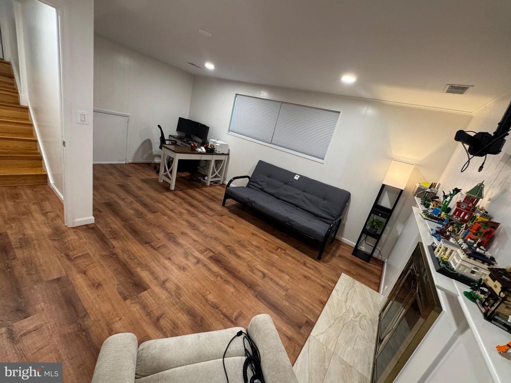 Image 32 of property listing at 13607 GRENOBLE DR, Rockville, MD 20853