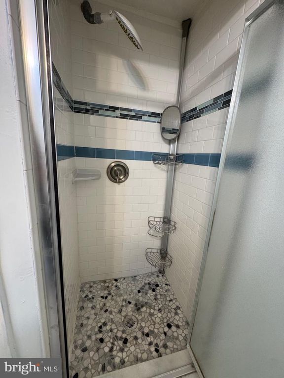 Image 36 of property listing at 13607 GRENOBLE DR, Rockville, MD 20853