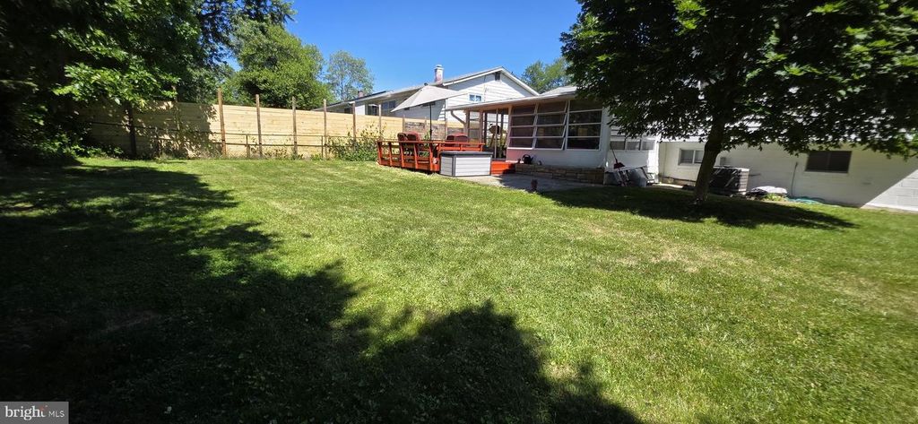 Image 47 of property listing at 13607 GRENOBLE DR, Rockville, MD 20853