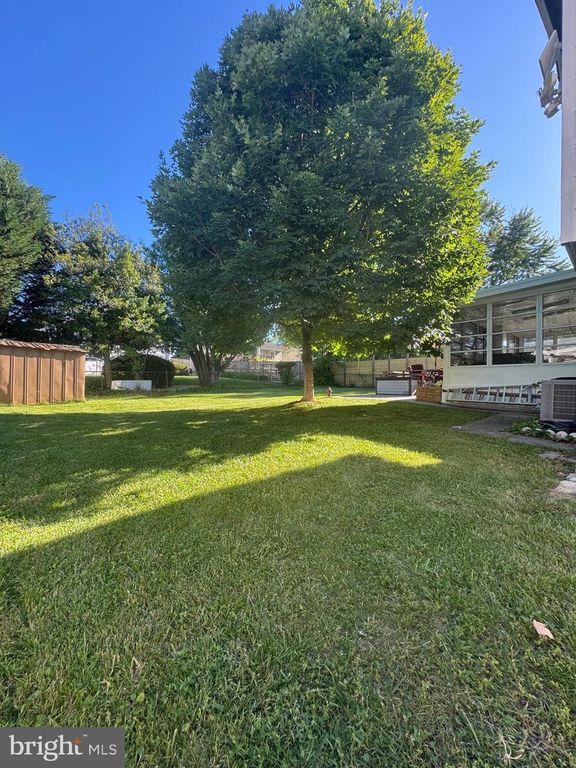 Image 48 of property listing at 13607 GRENOBLE DR, Rockville, MD 20853
