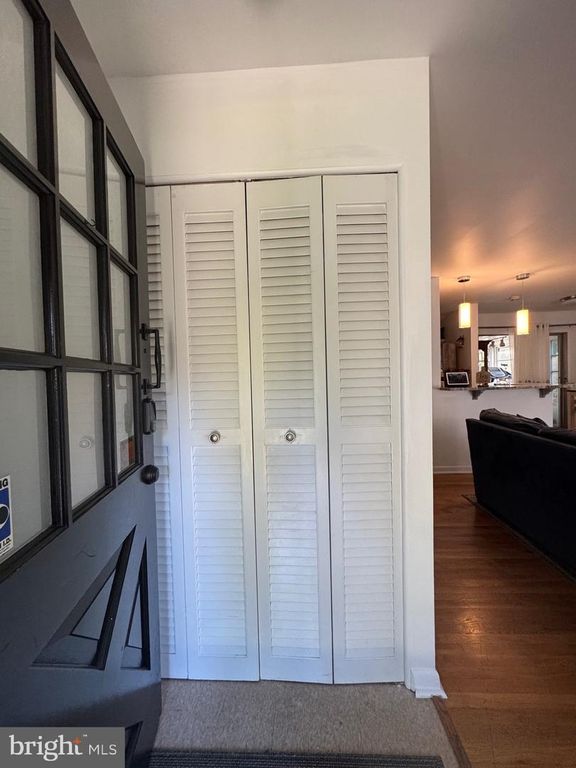 Image 7 of property listing at 13607 GRENOBLE DR, Rockville, MD 20853