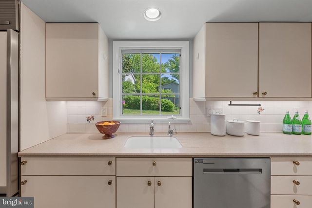 11817 ROSALINDA, Rockville, MD 20854