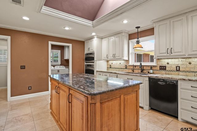 212 Turnberry Cir, Mt Pleasant, TX 75455