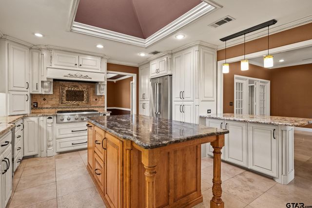 212 Turnberry Cir, Mt Pleasant, TX 75455