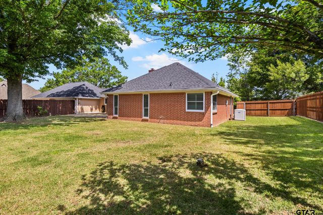 212 Turnberry Cir, Mt Pleasant, TX 75455