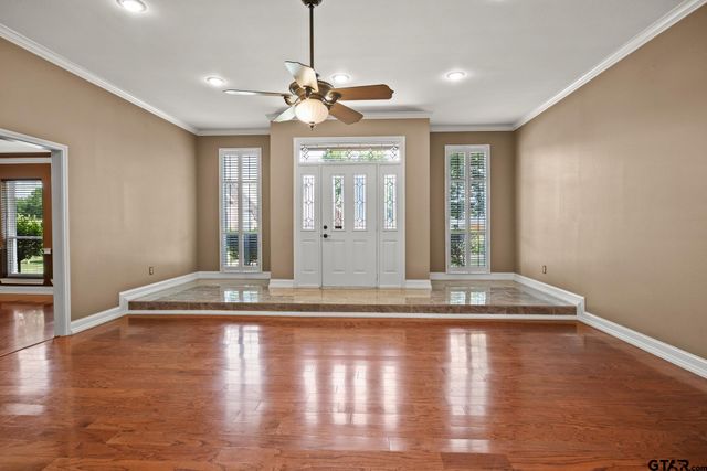 212 Turnberry Cir, Mt Pleasant, TX 75455