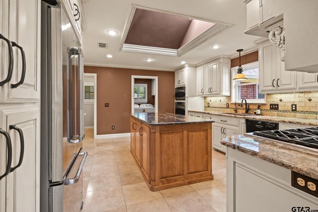 212 Turnberry Cir, Mt Pleasant, TX 75455
