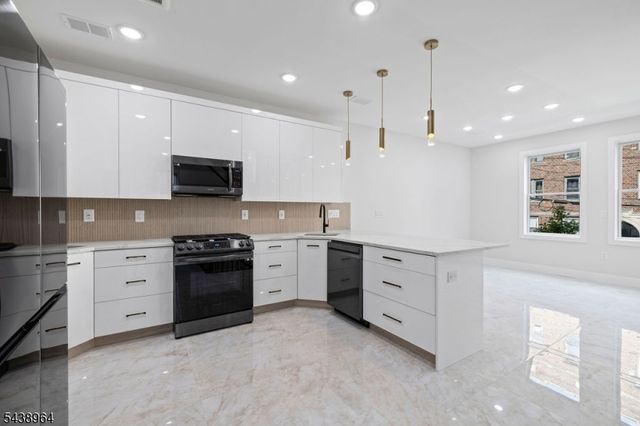 15 Fulton Ave 2, Jersey City, NJ 07305