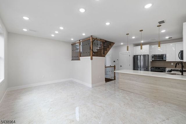15 Fulton Ave 2, Jersey City, NJ 07305
