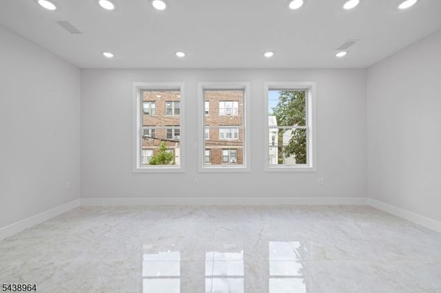 15 Fulton Ave 2, Jersey City, NJ 07305