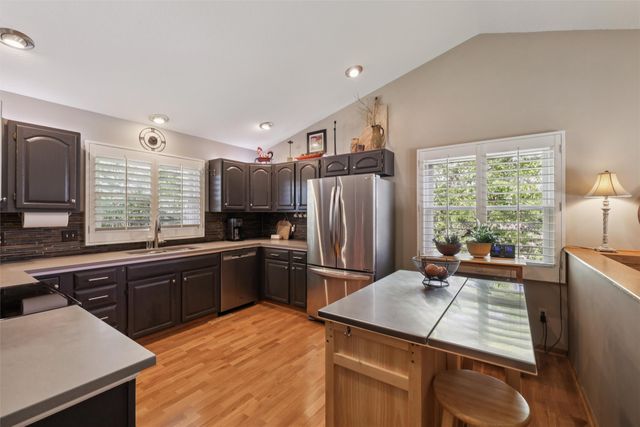 1236 NW 108th Circle, Clive, IA 50325