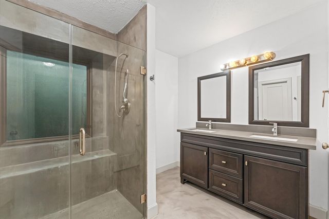 29 S High Oaks Circle, Spring, TX 77380