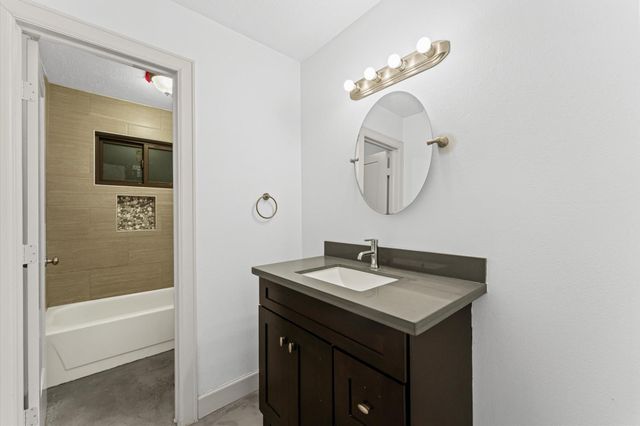 29 S High Oaks Circle, Spring, TX 77380