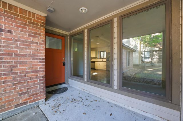 29 S High Oaks Circle, Spring, TX 77380