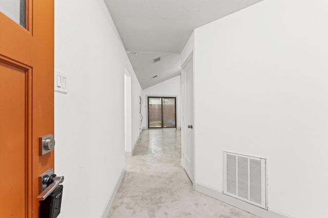 29 S High Oaks Circle, Spring, TX 77380