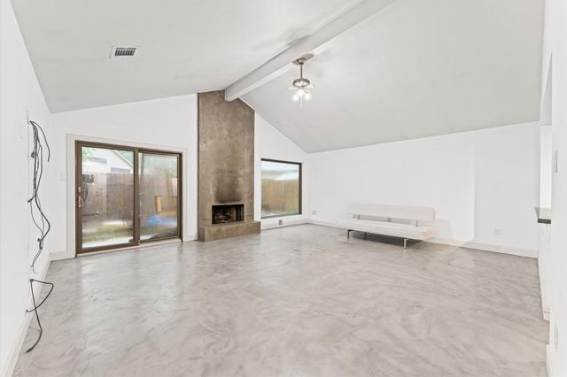 29 S High Oaks Circle, Spring, TX 77380