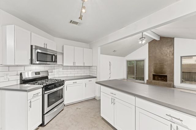 29 S High Oaks Circle, Spring, TX 77380