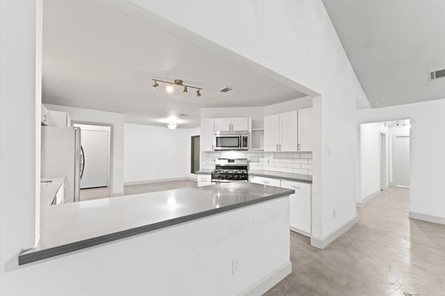 29 S High Oaks Circle, Spring, TX 77380