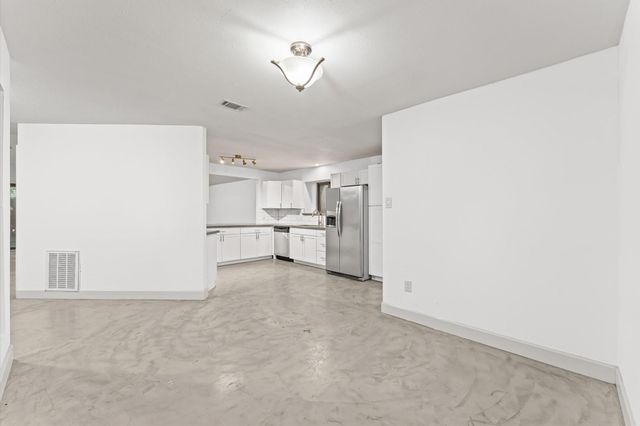 29 S High Oaks Circle, Spring, TX 77380