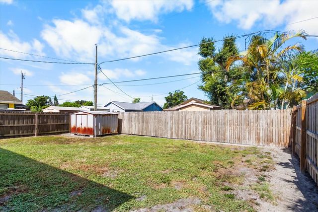 1219 MACKERAL AVENUE, Sarasota, FL 34237