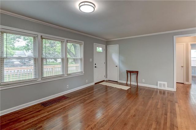 5020 N Brooklyn Avenue, Kansas City, MO 64118