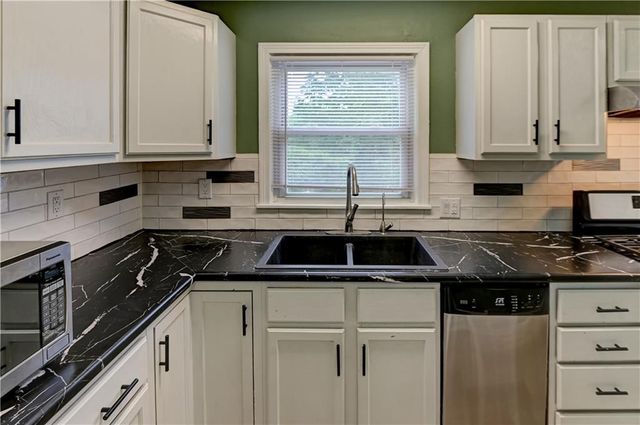5020 N Brooklyn Avenue, Kansas City, MO 64118
