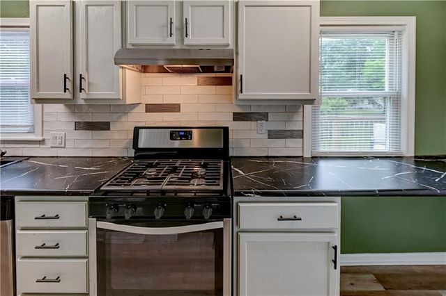 5020 N Brooklyn Avenue, Kansas City, MO 64118