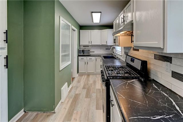 5020 N Brooklyn Avenue, Kansas City, MO 64118