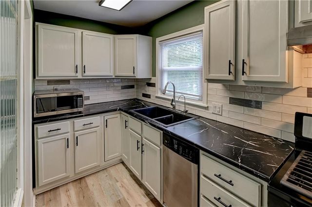 5020 N Brooklyn Avenue, Kansas City, MO 64118