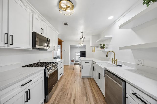 3102 W Jefferson Boulevard, Dallas, TX 75211