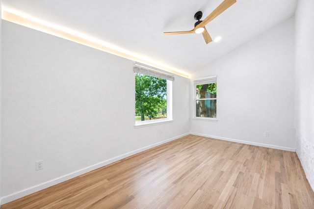 3102 W Jefferson Boulevard, Dallas, TX 75211
