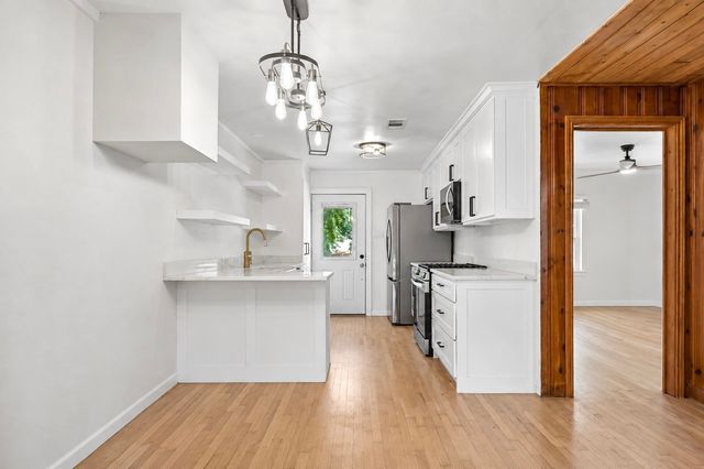 3102 W Jefferson Boulevard, Dallas, TX 75211