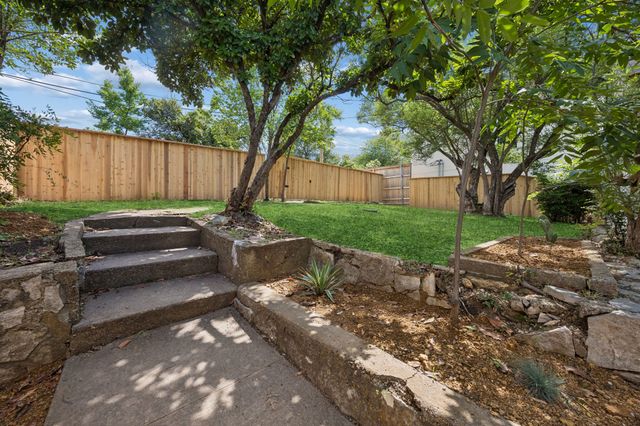3102 W Jefferson Boulevard, Dallas, TX 75211