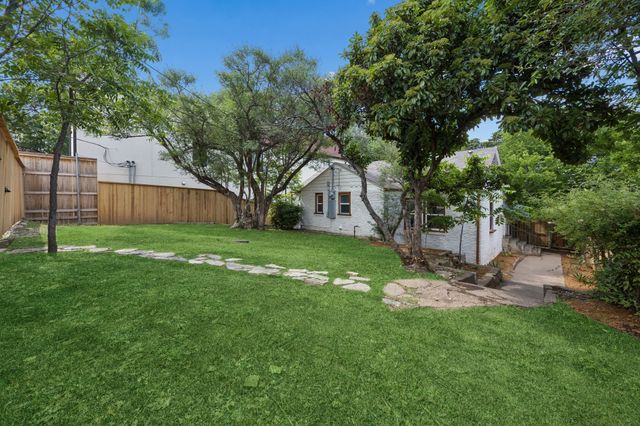 3102 W Jefferson Boulevard, Dallas, TX 75211