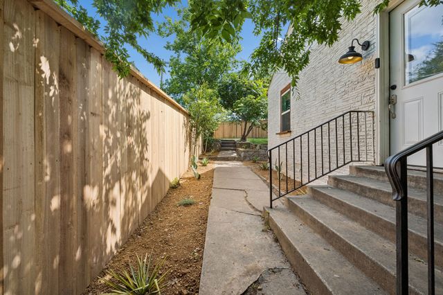 3102 W Jefferson Boulevard, Dallas, TX 75211