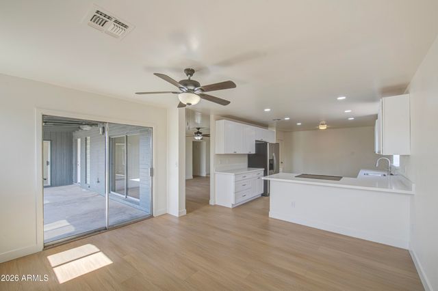 613 W PERALTA Avenue, Mesa, AZ 85210