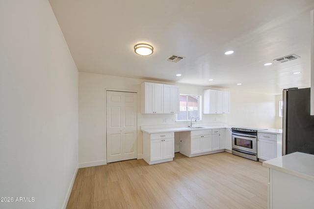 613 W PERALTA Avenue, Mesa, AZ 85210