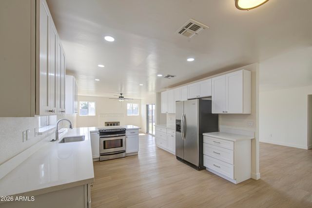 613 W PERALTA Avenue, Mesa, AZ 85210