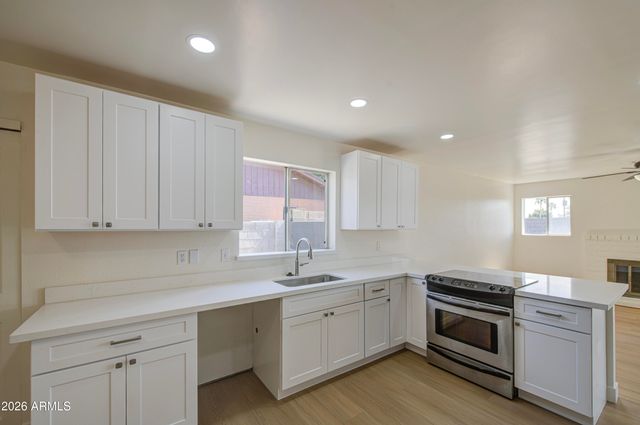 613 W PERALTA Avenue, Mesa, AZ 85210