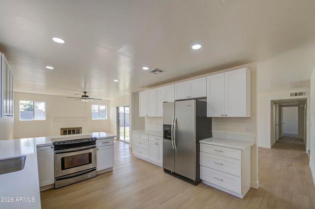 613 W PERALTA Avenue, Mesa, AZ 85210