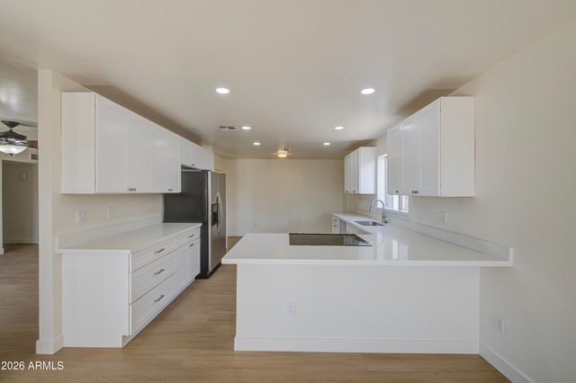 613 W PERALTA Avenue, Mesa, AZ 85210